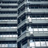 Алматыда көпқабаттың үйдің жанынан 19 жастағы қыздың мәйіті табылды