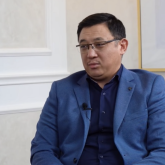 «Ене, сіздікі дұрыс емес»: Дінтанушы Қайрат Жолдыбайұлы ажырасудың себептерін атады (ВИДЕО)