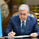 Тоқаев ғалымдарды мемлекеттік наградалармен марапаттады