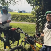 «2 ай жүріп жеттік»: Ақтаулық ерлі-зайыпты зейнеткер Парижге велосипедпен барды (ВИДЕО)