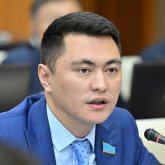 «Орыстың да, кәрістің де тұсауын кестім»: 38 жастағы әйелдің тұсауын кескен депутат жұртшылыққа ақталды