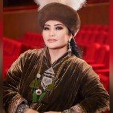 Дәстүрлі әнші Айгүл Елшібаева құны 50 млн теңге болатын сәукелені көрсетті (ФОТО)