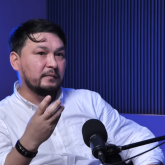 Еркек пен әйел бөлек отыру деген Құранда жоқ - дінтанушы (ВИДЕО)