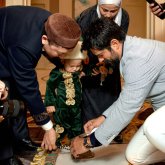 «Өнерлі болу дарысын»: Бурак Өзчивит қазақ баласының тұсауын кесті (ВИДЕО)