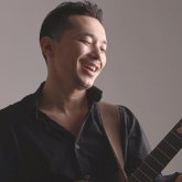 «Балалық шақты еске түсірді»: Ғазизхан Шекербеков концертте көрермендердің көңілін босатты (ВИДЕО)