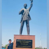 Өзбекстандық боксшы Саттархановтың ескерткішіне тағзым етті