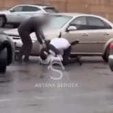 Астанада жолда төбелес шығарған екі жүргізуші қамауға алынды (ВИДЕО)