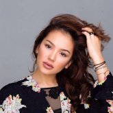 Ұшақтан ауруханаға: Мақпал Исабекова оқыс оқиғаға тап болды (ВИДЕО)