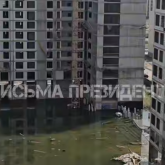 «Әкімдік шара қолдансын»: Астанадағы тұрғын үйлердің бірін 2-қабатқа дейін су басып қалған (ВИДЕО)
