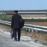 «Жолға ақшасы болмаған»: Зейнеткер Шымкенттен Қарағандыға 10 сағат жаяу жүрген (ВИДЕО)