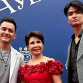 «Қазақ елінің ДНК-сы»: Роза Рымбаева ұлдарымен бірге көпшіліктен сүйінші сұрады (ВИДЕО)