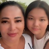 «Бриллианттарыма дейін сенікі»: Қайрат Нұртастың анасы немересіне жантебірентер жазба арнады