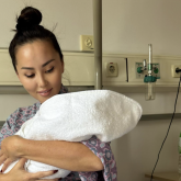 «Қырықтан асқан соң оңай емес»: Баян Алагөзова тағы бір балалы болуы мүмкін екендігін айтты (ВИДЕО)