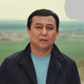 «Әншісымақтар қаптап кетті»: Саят Медеуов әріптестеріне қарсы айыппұл салуды сұрады (ВИДЕО)