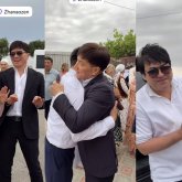 Тойдың болғанынан боладысы қызық: Сәкен Майғазиев бір топ әншімен Ақтаудағы құдалыққа барды (ВИДЕО)