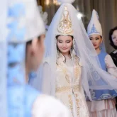 «Исламда күнә болады»: Қазақ әншілері өзге ұлтқа тұрмысқа шығатын қыздарға ренішін білдірді