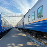 «Ес-түссіз күйде табылды»: Пойызда жолсерік көз жұмған