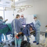 Хирургты интернеттен тапқан: 24 жастағы қыз пластикалық операциядан кейін қайтыс болды