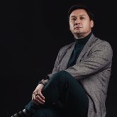 «Әйелің анаң сияқты тілеуіңді тілемейді»: Азамат Сатыбалды ата-ананың дұғасы туралы (ВИДЕО)