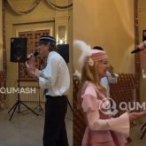 Америкалық жігіт қазақи той жасап, қазақша ән шырқады (ВИДЕО)