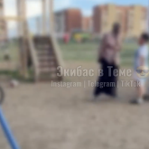 Тағы қайталасаң – тамағыңды жырып тастаймын: Екібастұзда әйел баланы қорқытып, ұрған