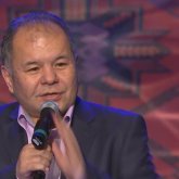 «Неге сахнада әлі жүр?»: Уәлибек Әбдірайымовтың басы дауға қалды