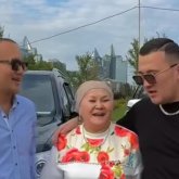 «Бізді детдомға өткізіп жібер деген»: Елдос «Колобок» анасының не себепті тұрмыс құрмағанын айтты