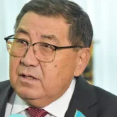 «Теңдеріне тұрмысқа шыға алмады»: Ермұрат Бапи екі қызының да шетелдіктен бақытын тапқанын айтты