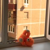 Павлодарда 9 жасар бала үшінші қабаттан құлап кетті