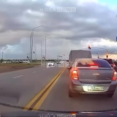 Астанада такси жолаушысы жүргізушіні белдікпен буындырып өлтірмек болды (ВИДЕО)