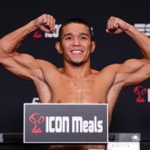 Асу Алмабаев жекпе-жегінің алдында көпшілікке үндеу жасады