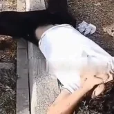 Алматының қақ ортасында жасөспірімдер мас күйде жатқан (ВИДЕО)