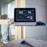 «Жағдайы өте ауыр»: Павлодарда анасы лақтырып жіберген балалардың жағдайы белгілі болды