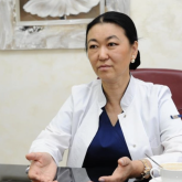 «Бір жыл ішінде жүкті болмаса, ол – бедеулік»: Байқошқарова ерлі-зайыптыларға үндеу жасады