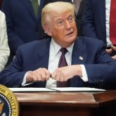 Дональд Трамп Қазақстанға баж салығын енгізу туралы құжатқа қол қойды