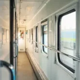 «Кір мен қоқысқа толы вагон!» — Атырау–Ақтау пойызы жолаушылардың ашуына тиді