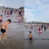 Жағажайдағы сұмдық: Атырауда халық бір-бірінің үстіне шығып шомылуда (ВИДЕО)