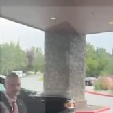 «СССР» жазулы кеудеше киген Лавров Аляскаға келді: Путин мен Трамп бетпе-бет кездеседі