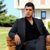 «Өмірімді тозаққа айналдырдыңдар»: Белгілі актер анасы мен ағасын сатқындық жасады деп айыптады