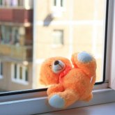 Өскеменде үш жасар бала 6-қабаттан құлап кетті