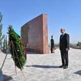 Тоқаев Бішкектегі «Ата бейіт» ұлттық тарихи-мемориалдық кешеніне зиярат етті (ВИДЕО)