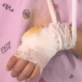 Ақтөбеде 5 жасар қыз аттракционнан жарақат алып, саусағынан айырылды