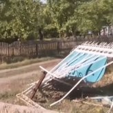 Бестеректегі бассыздық: Бүлдіршіндерді қаққан ер адам жүргізуші куәлігінен айырылды