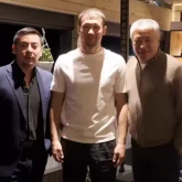 Шавкат Рахмонов Қайрат Боранбаев пен УЕФА президентіне сыйлық жасады