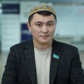 «Әйелдерді алаяқтыққа итермелеген курс»: Дәулет Мұқаев мандатынан айырылуы мүмкін