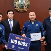 Әлем чемпионатынан жүлде алған боксшыларымызға 100 мың долларға дейін сыйақы табысталды