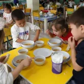 Балабақшада 100-ден аса бүлдіршін тамақтан уланды