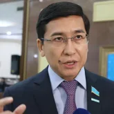 Бейсембаевқа бағаны мұғалімдер мен Президент береді: Аймағамбетов экс-министр туралы ашық айтты (ВИДЕО)