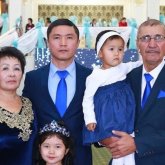 «Дүниедегі оңбаған мен шығармын»: Бағлан Әбдірайымов әке-шешесіне көлік алып, үй салып бермегеніне өкінетінін айтты (ВИДЕО)