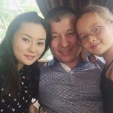 «Ата-анамның көзімізше сөзге келіп, ұрысқанын көрмеппін»: Айсәуле Бақытбек әкесімен қарым-қатынасын айтып берді